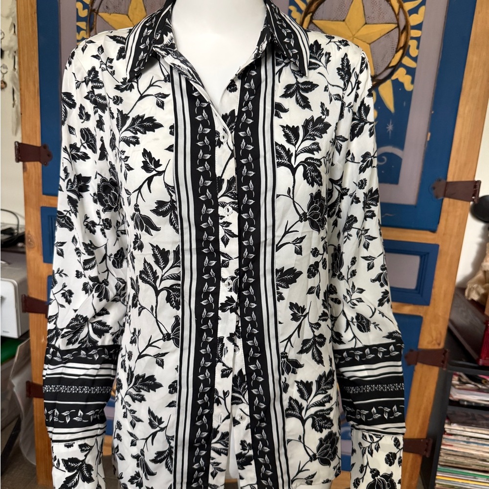 Chelsea & Theodore Black and White Floral Button Down Shirt